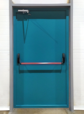 Дверь с ручкой push-bar