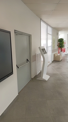 Дверь с ручкой антипаника