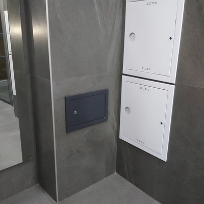 Люк в стене